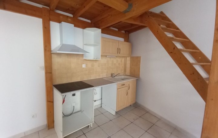 Appartement P2   NIMES  41 m2 513 € 
