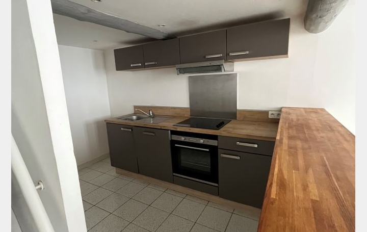 Appartement P3   NIMES  51 m2 585 € 