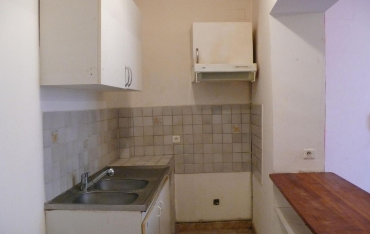Appartement P2   NIMES  32 m2 517 € 