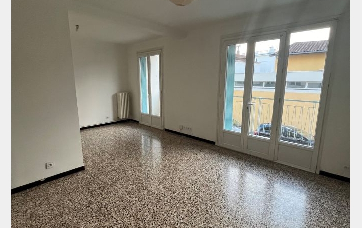Appartement P3   NIMES  67 m2 739 € 