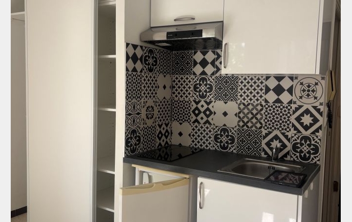Studio   MONTPELLIER  18 m2 412 € 