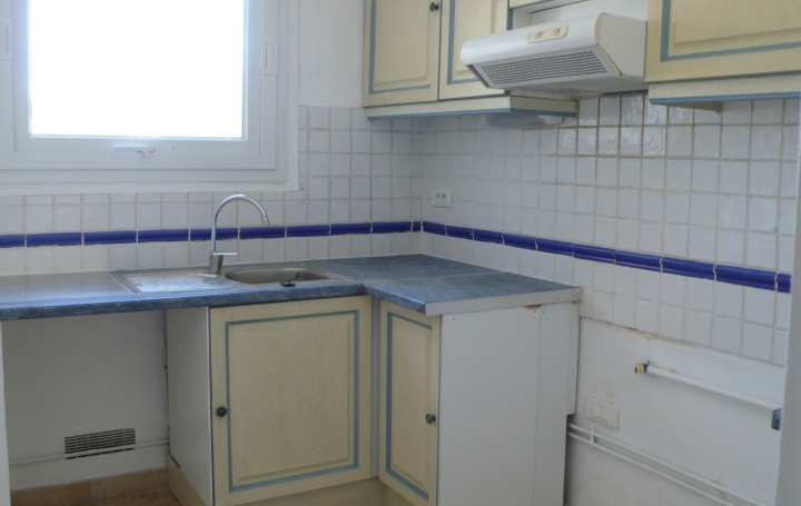 Appartement P3   NIMES  60 m2 703 € 