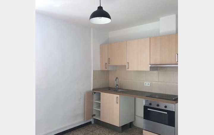Appartement P2   MILHAUD  55 m2 519 € 