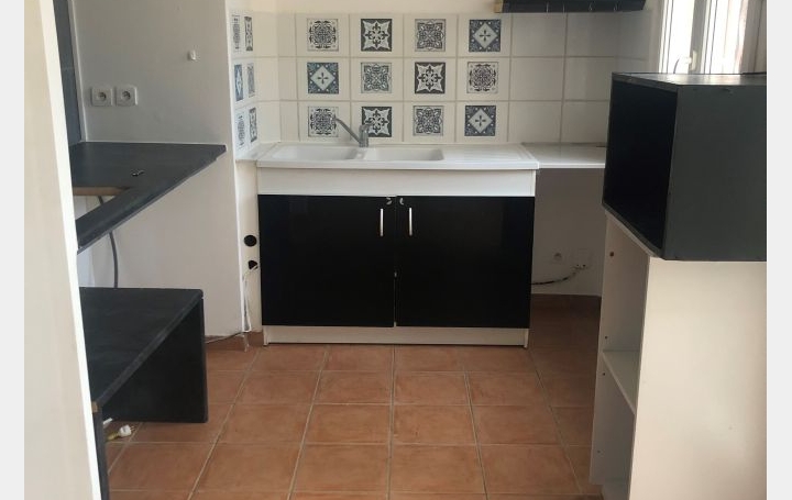 Appartement P3   LA ROUVIERE  57 m2 588 € 