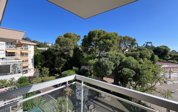 Studio NIMES 37 m2 70 000 € Studio NIMES 37 m2 70 000 €